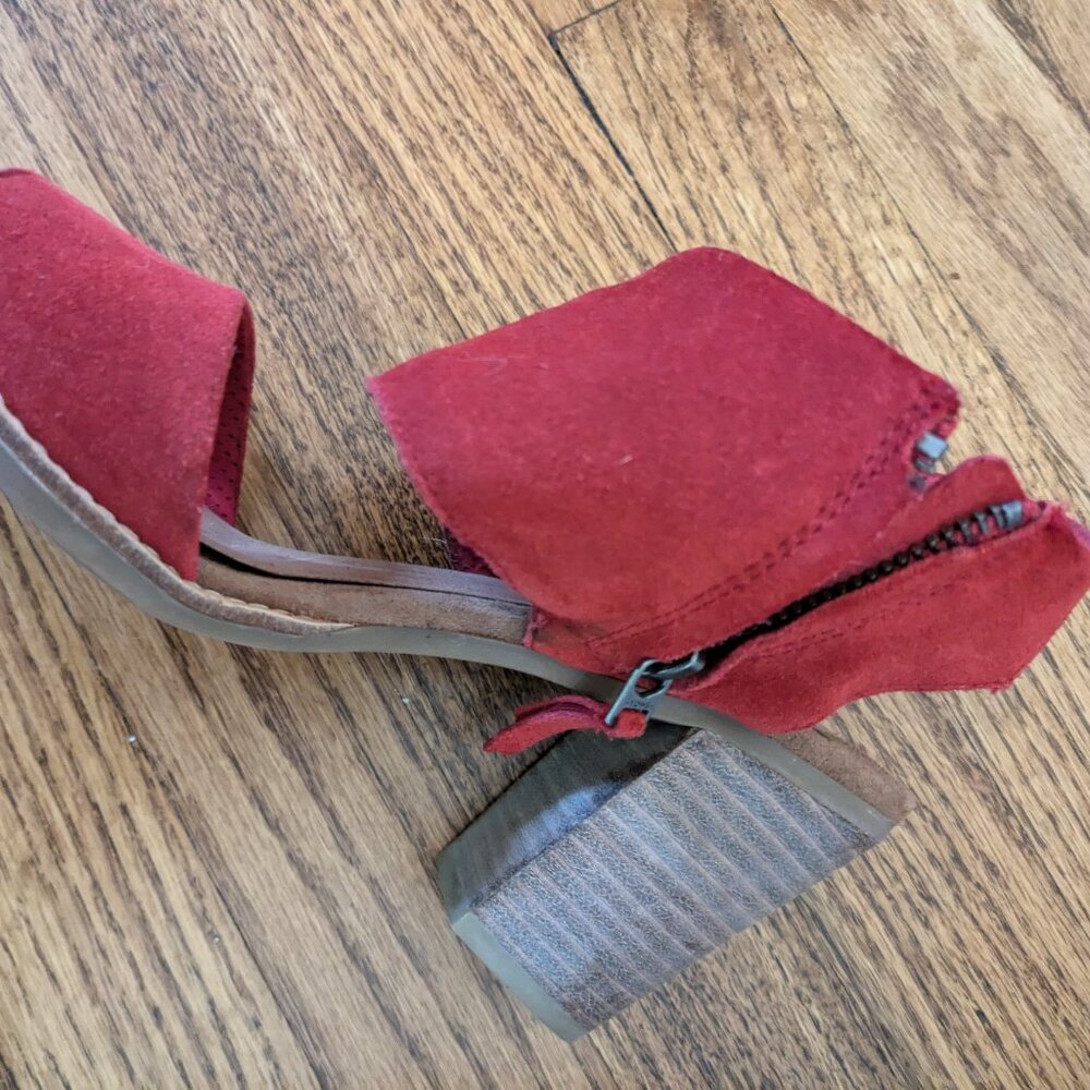 Toms Red Suede Stacked Heel size 8.5